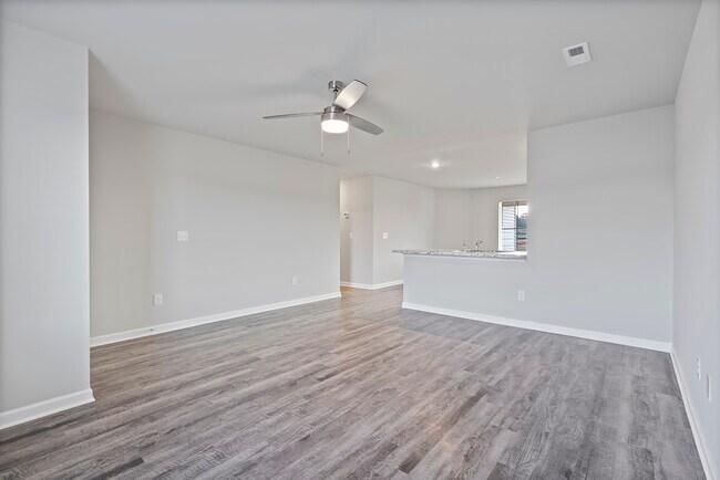 Building Photo - 4020 Ryan Dr SW
