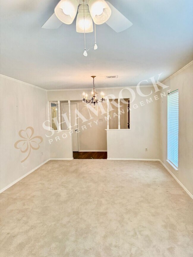 Building Photo - 5740 Lakemont Dr