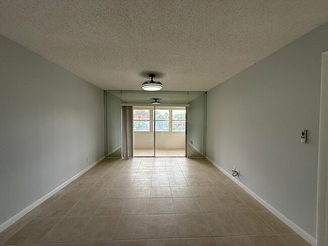 Building Photo - 228 Lake Dora Dr