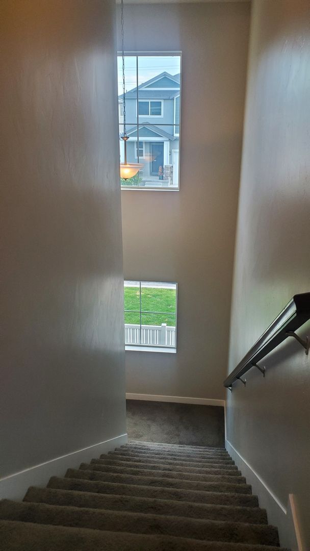 Building Photo - 3 Bed 2.5 Bath Townhome in Bluffdale