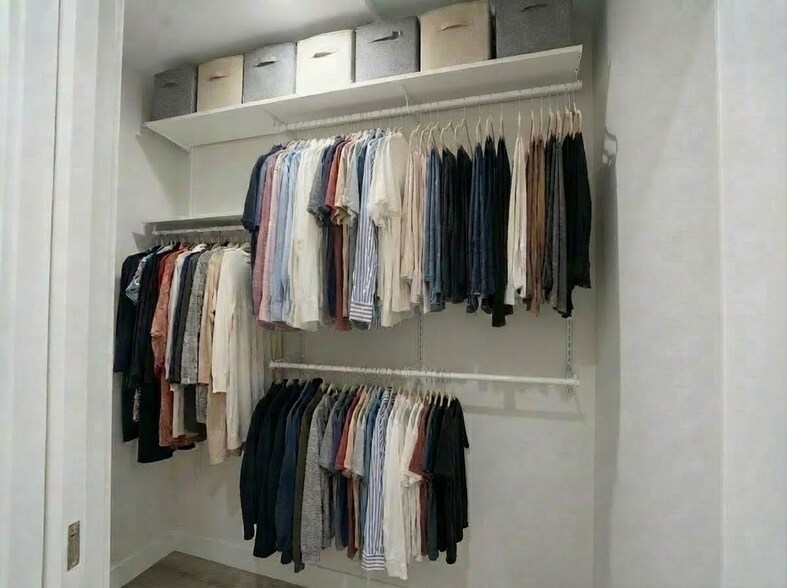 Building Photo - 6053 Selma Ave