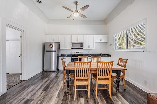 Building Photo - 2319 W Aileen St