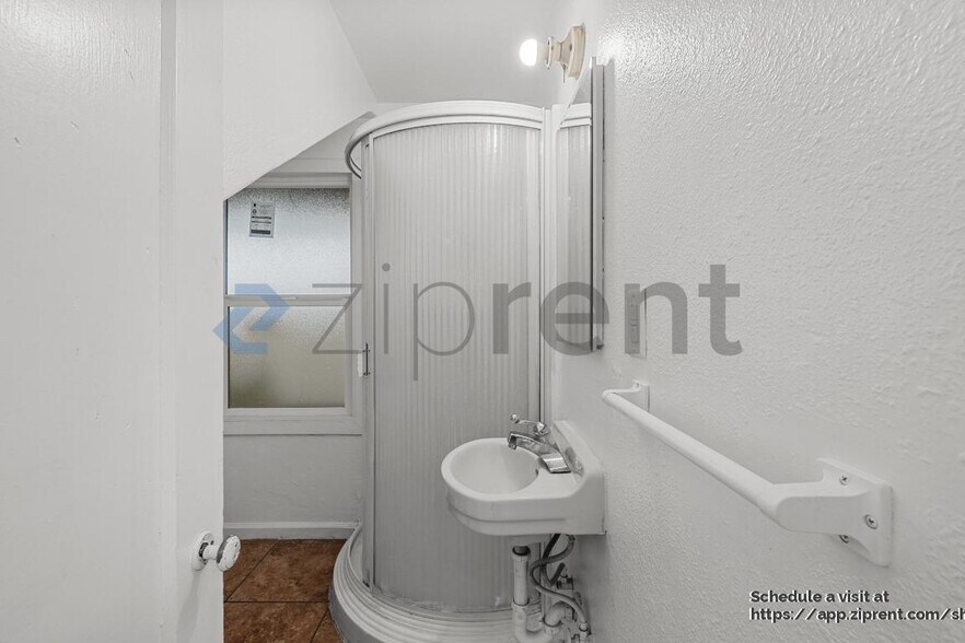 Building Photo - 1323 Monterey Ave