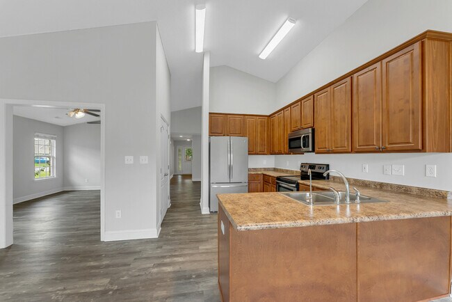 Building Photo - 211 High Green Dr