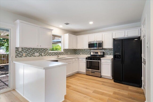 Building Photo - 1025 Doras Dr