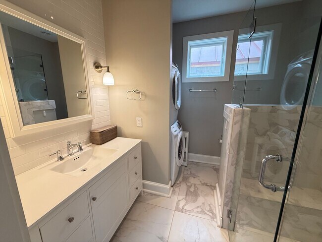 Building Photo - 1 Bedroom 1 Bath Condo in Harleston Villag...