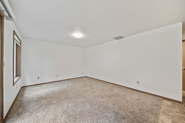 Building Photo - MOVE IN READY! Lake Forest home - 3 bedrooms - North Thurston School District