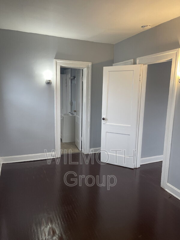Building Photo - 636 E 37th St