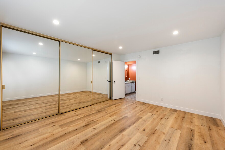 Building Photo - 4524 Tujunga Ave