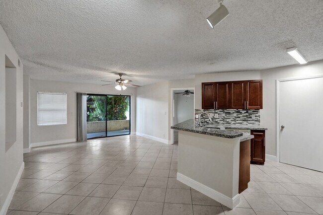 Building Photo - SPACIOUS 2 BED/2 BATH WITH BALCONY IN RESORT-STYLE COMMUNITY!