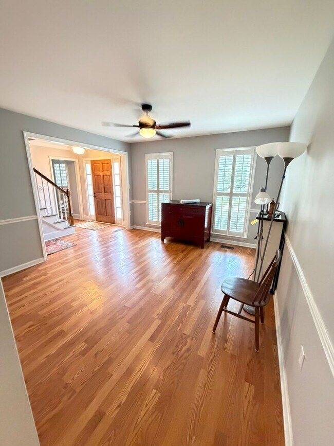 Building Photo - Beautiful East Side Home