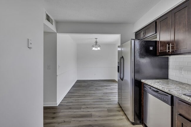 Building Photo - 200 Deerpoint Ct