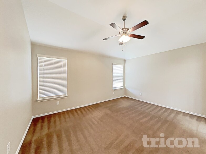 Building Photo - 1807 Kings Cross Dr