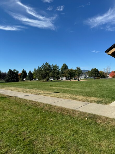 Building Photo - 2598 W Broadmoore Dr