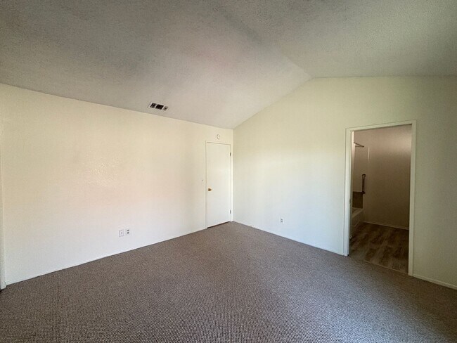 Building Photo - Charming East Lancaster Home