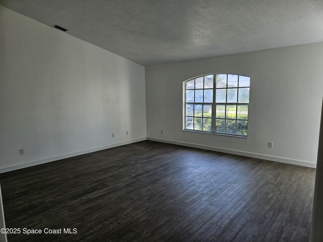 Building Photo - 1250 Winding Meadows Rd