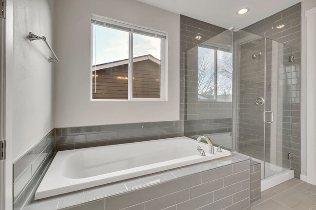 Building Photo - Spacious 3-Bedroom Home in the Heart of Gig Harbor!