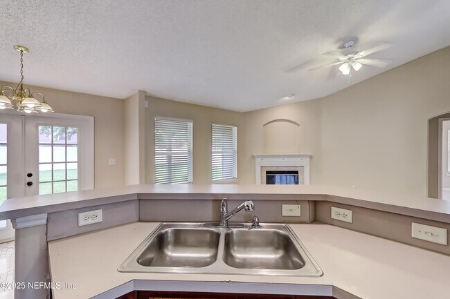 Building Photo - 9703 Cedar Ridge Dr W
