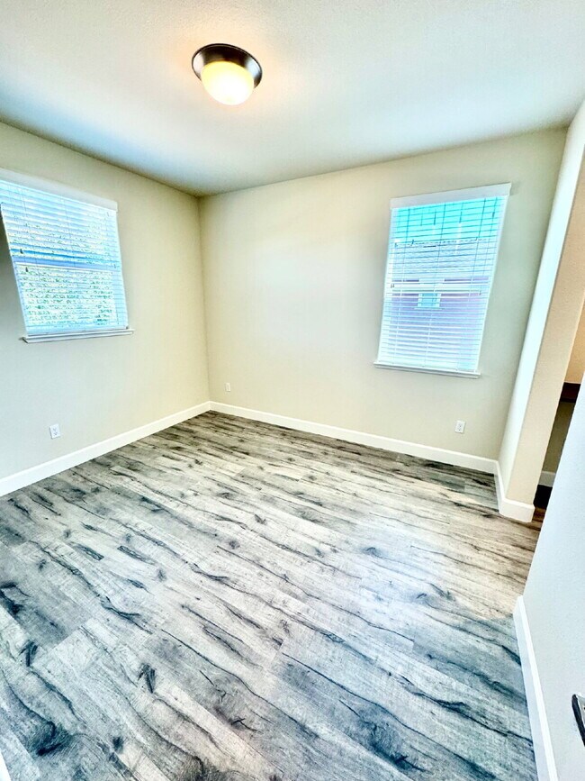 Building Photo - Freshly Painted 4 Bedroom Home with 3-Car Garage in Brentwood