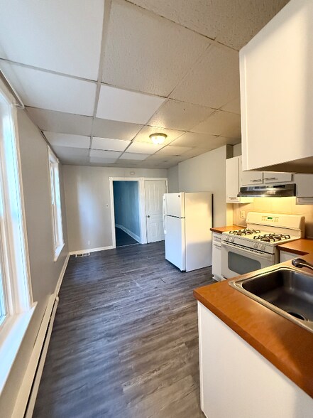 Building Photo - 44 W Union Blvd