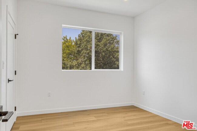 Building Photo - 10826 Hesby St