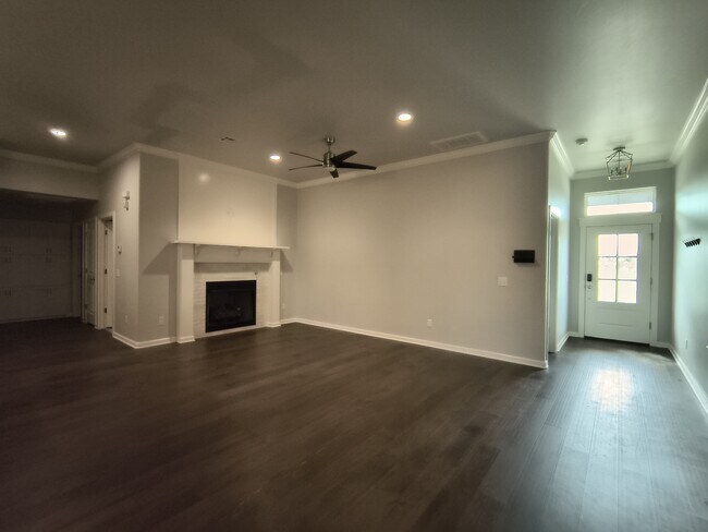 Building Photo - 2832 Wild Rose Ln