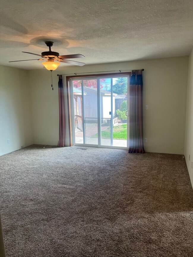 Building Photo - 3 Bedroom 2 Bath House