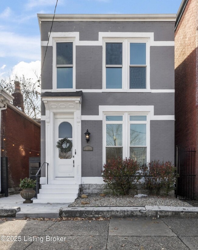 Building Photo - 902 E Jefferson St