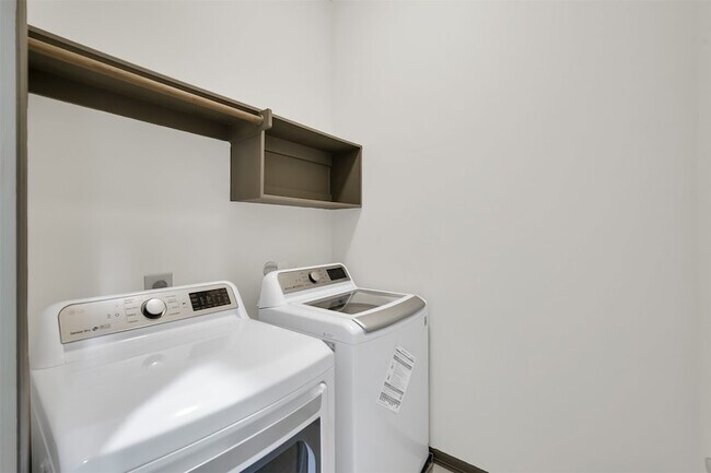 Building Photo - 111 Aventura Pl