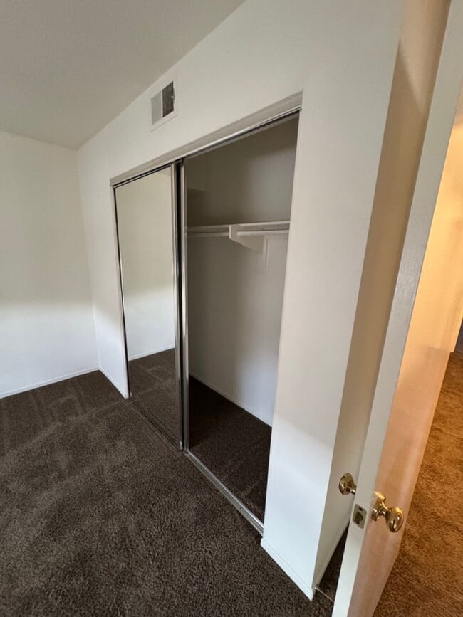 Building Photo - 3 Bedroom / 3 Bath Townhome Available Now! Chula Vista / San Miguel Ranch