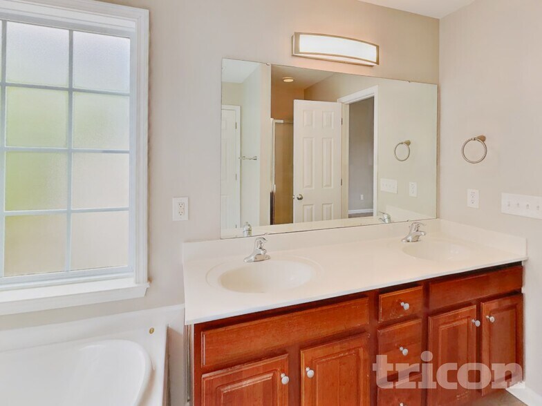Building Photo - 156 Meadow Loop Dr