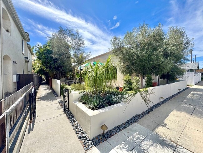 Building Photo - Cute North Park Bungalow! 2bd/1ba, 1 car garage, AC, W/D in-unit, fenced yard!