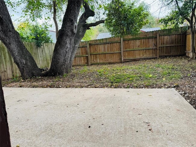 Building Photo - 907 Milford Way