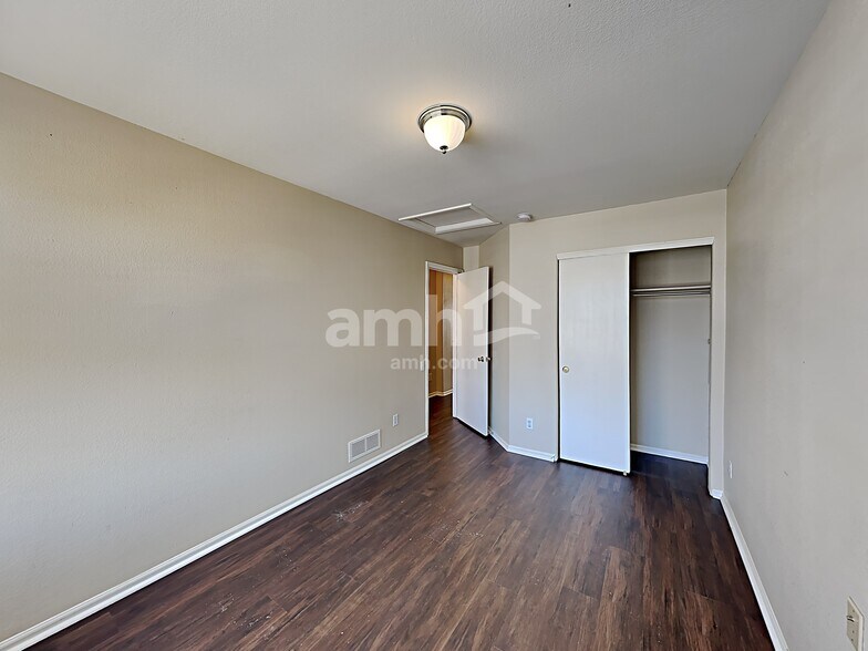 Building Photo - 2768 S Cathay Ct
