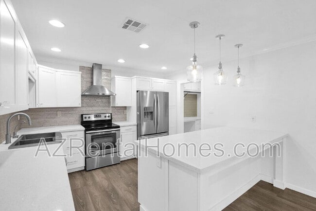 Building Photo - 621 W Plata Ave