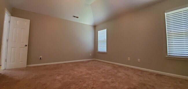 Building Photo - 3 Bedroom Home in North Charlotte