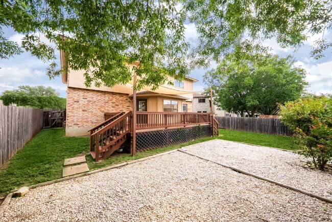 Building Photo - 2 WEEKS FREE RENT WITH 18MO LEASE SIGNED B...