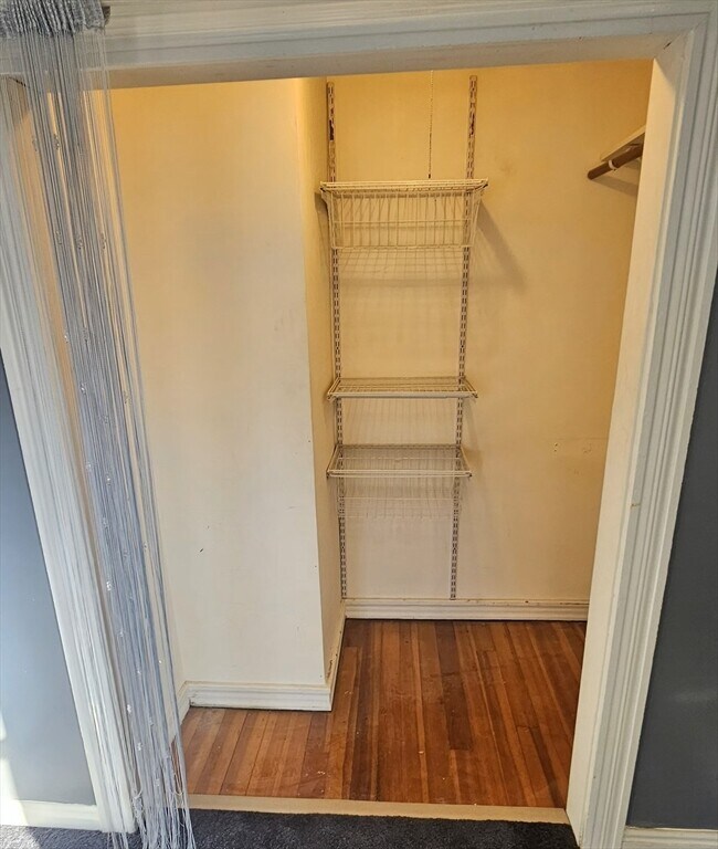 Building Photo - 123 Scott St