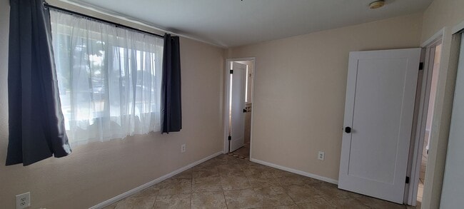 Building Photo - 3Bed/2Bath House w/1-Car Garage, Great Yar...