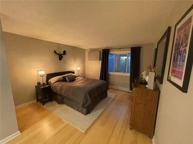 Building Photo - 907 Coulee Rd