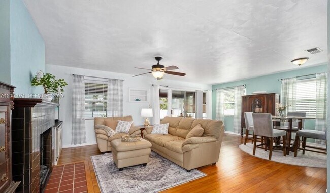 Building Photo - 336 Seaview BCH