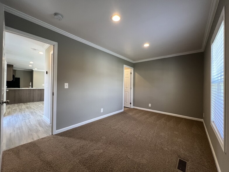 Building Photo - 73 W Sourwood Dr