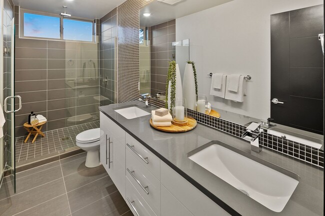 Building Photo - Urban luxury home with Views!