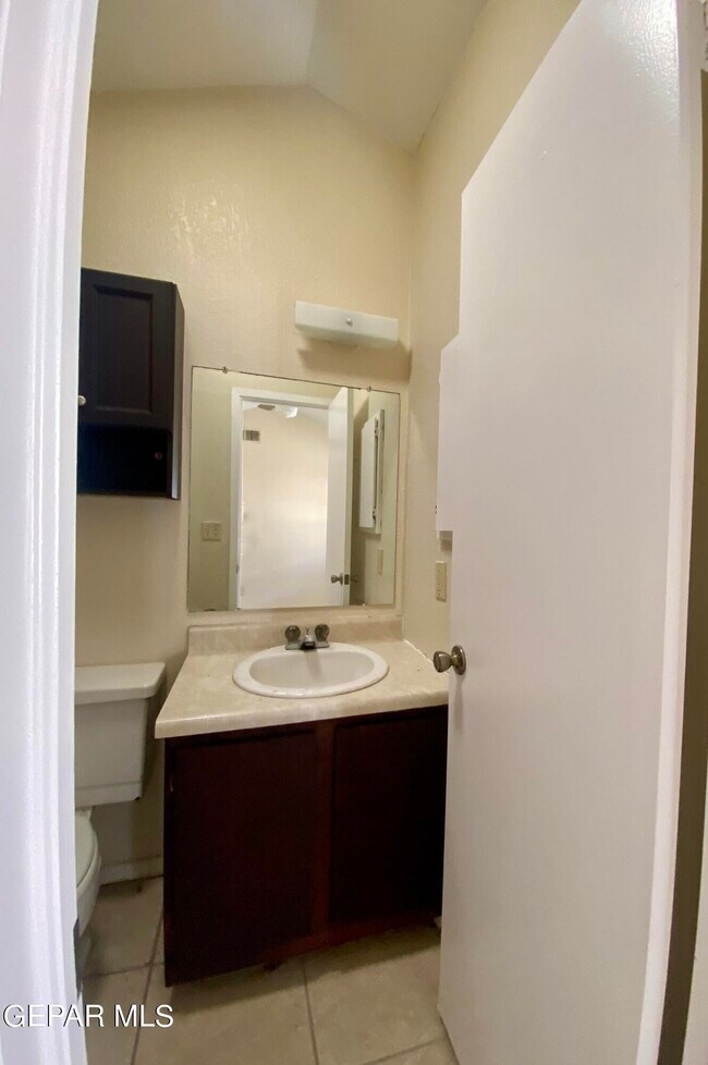 Building Photo - 823 Montera Rd