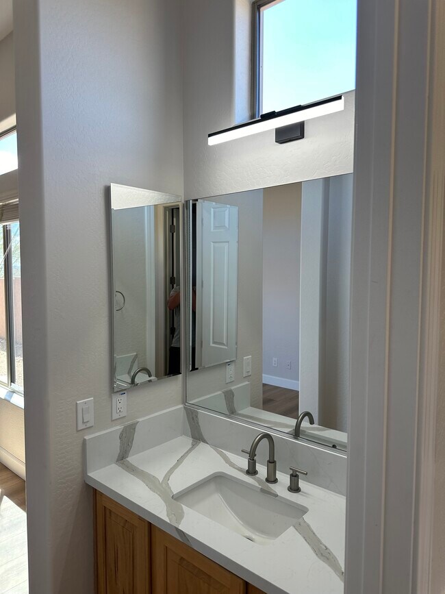 Building Photo - 42107 N Mountain Cove Dr