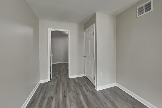 Building Photo - 336 Paradise Cir