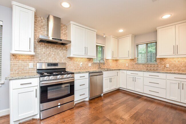 Building Photo - 5815 Dryad Dr