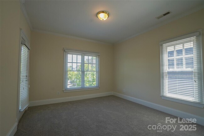 Building Photo - 509 Lees Ct St