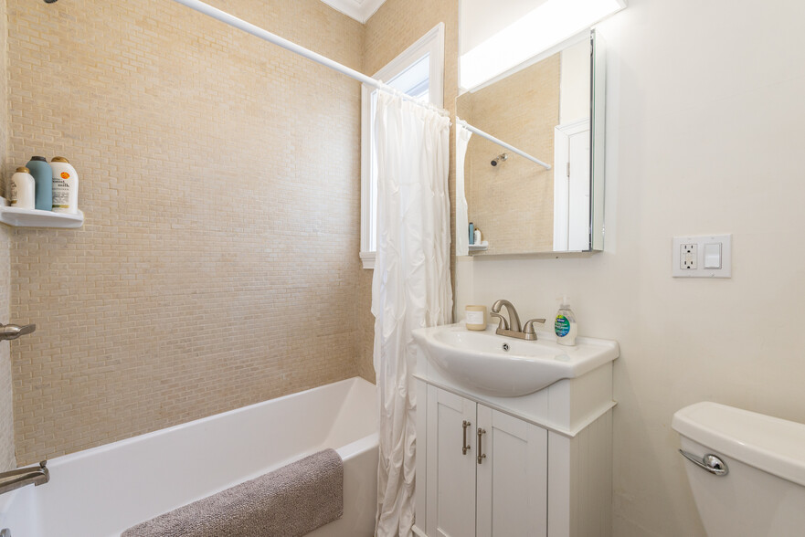 Second Full Bathroom - 49 Greenwood Ave