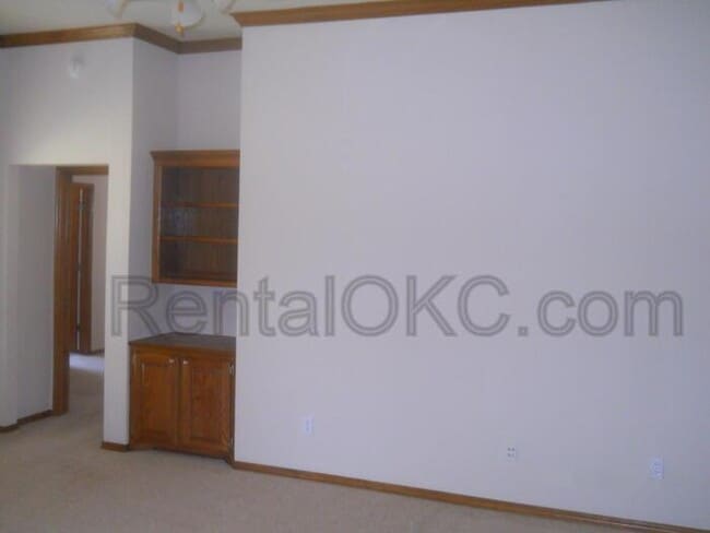 Building Photo - 3 Bed 2 Bath + Office in Moore School dist...